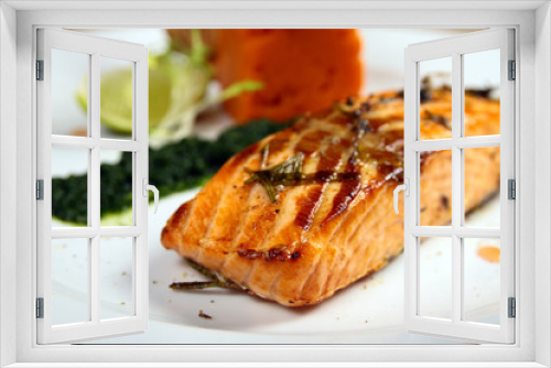 Fototapeta Naklejka Na Ścianę Okno 3D - Salmon fillet in spices with spinach and carrot puree