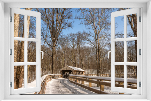 Fototapeta Naklejka Na Ścianę Okno 3D - Snowy Covered Bridge Trail