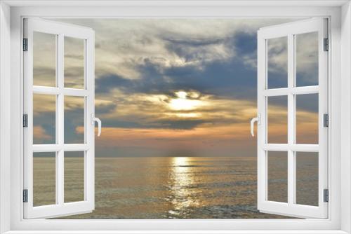 Fototapeta Naklejka Na Ścianę Okno 3D - The sun rise in the morning seaside beautiful