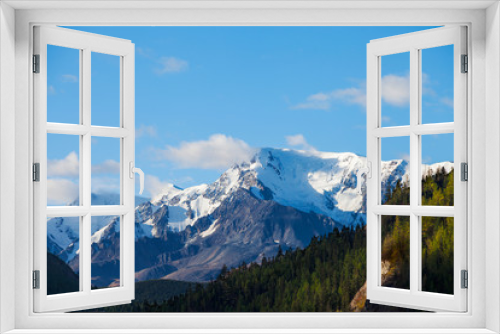 Fototapeta Naklejka Na Ścianę Okno 3D - Snowy mountain peaks view