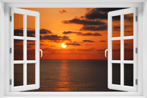 Fototapeta Naklejka Na Ścianę Okno 3D - The beautiful sunrise on the sea