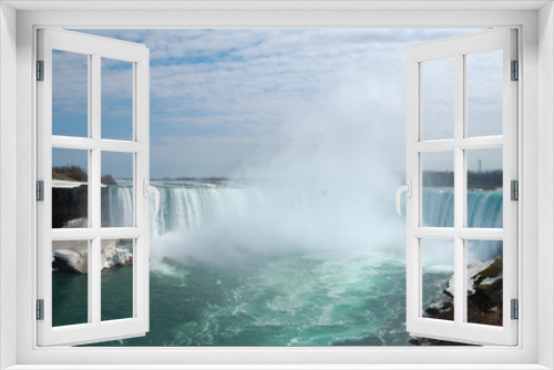 Fototapeta Naklejka Na Ścianę Okno 3D - The spectacular Niagara Falls in winter.