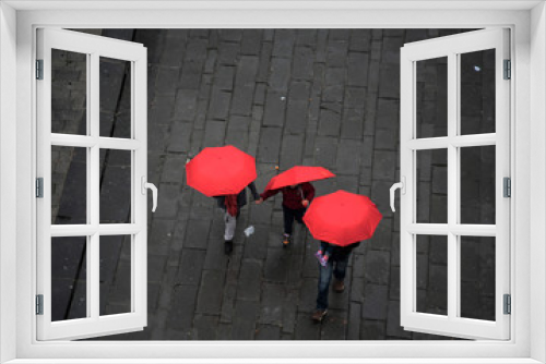 Fototapeta Naklejka Na Ścianę Okno 3D - The people with red umbrellas walking on the rain in old town