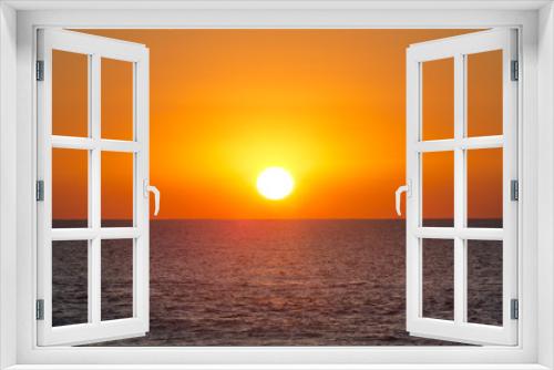 Fototapeta Naklejka Na Ścianę Okno 3D - bright sunset over the Mediterranean sea