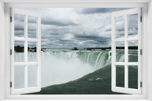Fototapeta Naklejka Na Ścianę Okno 3D - Niagara Falls Horseshoe on Cloudy Day