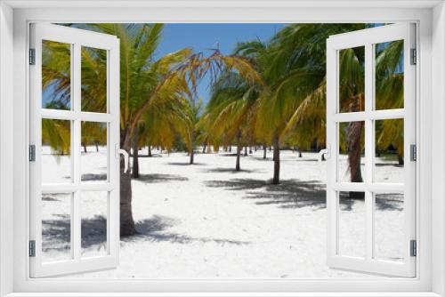 Fototapeta Naklejka Na Ścianę Okno 3D - Picturesque Palm beach at Cayo Largp Island