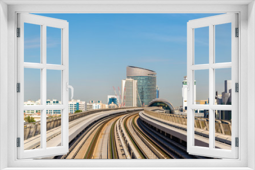 Fototapeta Naklejka Na Ścianę Okno 3D - View of the Red Metro line in Dubai