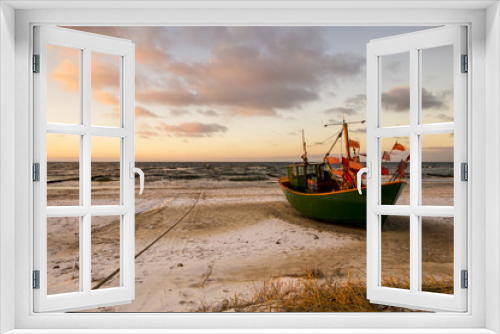 Fototapeta Naklejka Na Ścianę Okno 3D - kuter rybacki na plaży zimą