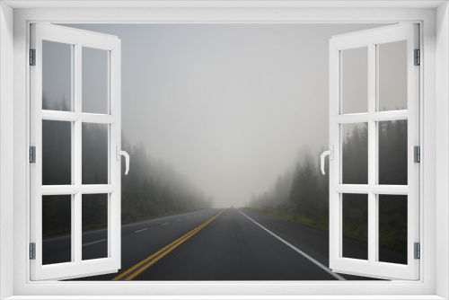 Fototapeta Naklejka Na Ścianę Okno 3D - Travel the Misty Road