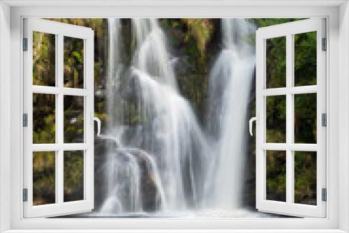 Fototapeta Naklejka Na Ścianę Okno 3D - Posforth Gill waterfall in Yorkshire.
