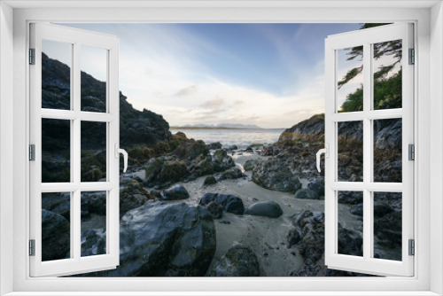 Fototapeta Naklejka Na Ścianę Okno 3D - Box Island, Schooner Cove, Tofino, British Columbia