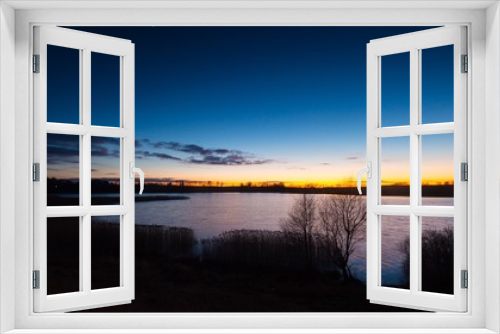 Fototapeta Naklejka Na Ścianę Okno 3D - Beautiful sunset over calm lake