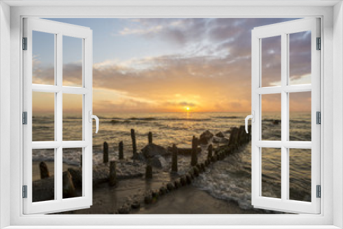 Fototapeta Naklejka Na Ścianę Okno 3D - Morski pejzaż,falochron i zachód słońca