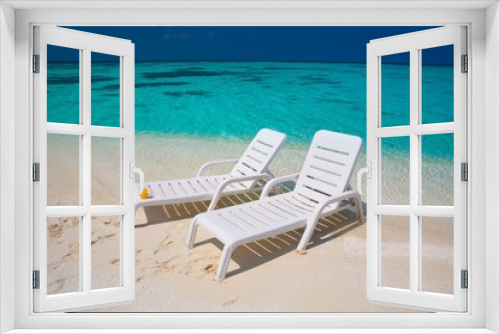 Fototapeta Naklejka Na Ścianę Okno 3D - Maldives,  white sunbed and parasol!