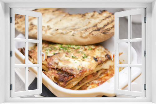 Fototapeta Naklejka Na Ścianę Okno 3D - lasagna and garlic bread