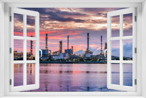Fototapeta Naklejka Na Ścianę Okno 3D - Twilight scene of oil refinery plant.