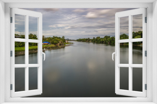 Fototapeta Naklejka Na Ścianę Okno 3D - River Kwai