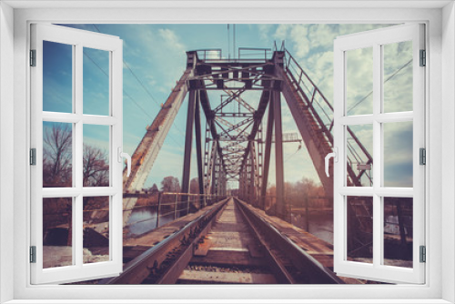 Fototapeta Naklejka Na Ścianę Okno 3D - Looking straight down a train bridge 