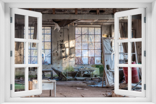 Fototapeta Naklejka Na Ścianę Okno 3D - Lost Places: Alte Werkstatt
