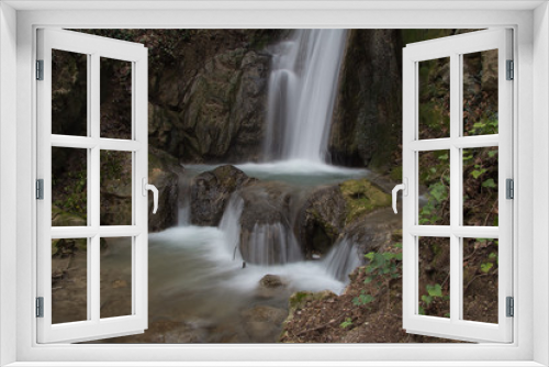 Fototapeta Naklejka Na Ścianę Okno 3D - Piccola cascata nei pressi di Nocera Umbra