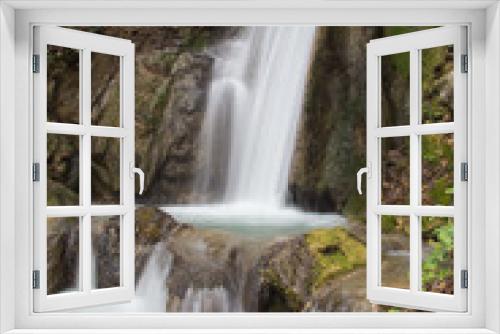 Fototapeta Naklejka Na Ścianę Okno 3D - Cascatina nel bosco