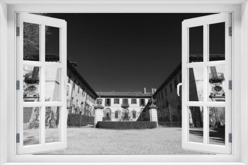 Fototapeta Naklejka Na Ścianę Okno 3D - Historic villa in Brianza