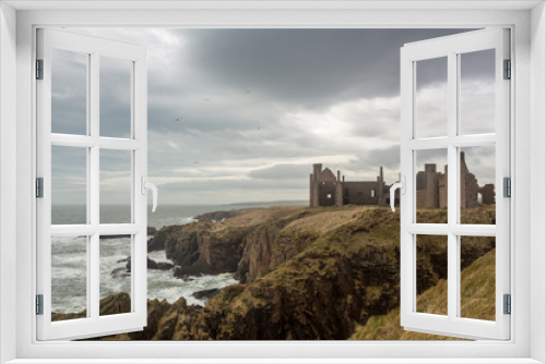 Fototapeta Naklejka Na Ścianę Okno 3D - Scenery of ruin castle on coastline, Scotland, United Kingdom