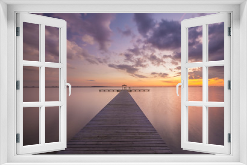 Fototapeta Naklejka Na Ścianę Okno 3D - Pomost na jeziorze po zachodzie słońca