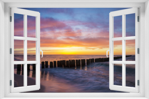 Fototapeta Naklejka Na Ścianę Okno 3D - sunset over the sea beach
