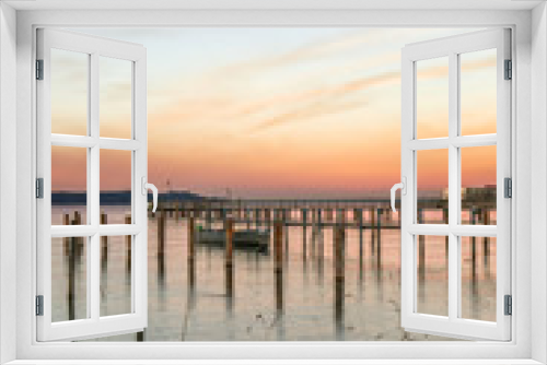 Fototapeta Naklejka Na Ścianę Okno 3D - Steg mit Boot am Chiemsee bei Sonnenuntergang