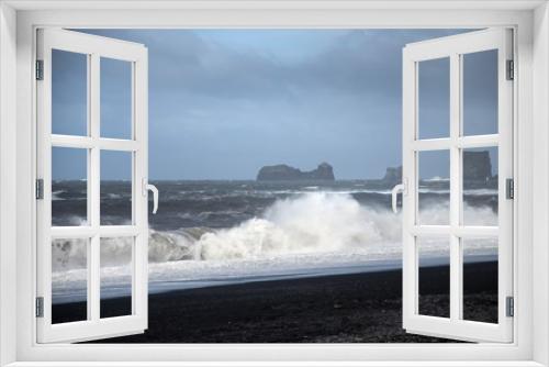 Fototapeta Naklejka Na Ścianę Okno 3D - Vik i Myrdal, schwarzer Sandstrand an der Südküste Islands