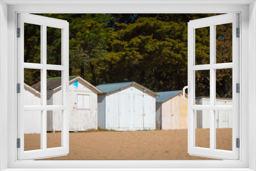 Fototapeta Naklejka Na Ścianę Okno 3D - old white beach huts