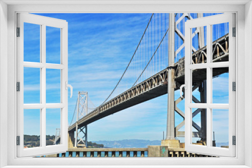 Fototapeta Naklejka Na Ścianę Okno 3D - San Francisco: il Bay Bridge il 7 giugno 2010. Il ponte San Francisco-Oakland Bay Bridge fu inaugurato il 12 novembre 1936, sei mesi prima del Goldan Gate Bridge