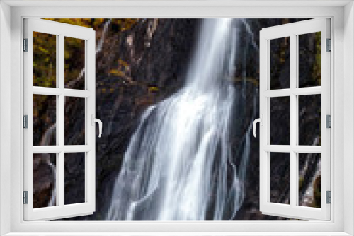 Fototapeta Naklejka Na Ścianę Okno 3D - Aber Falls in autumn
