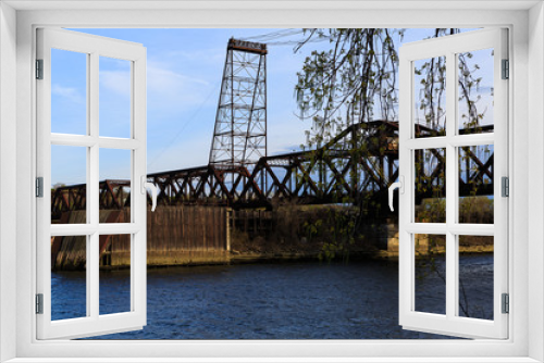 Fototapeta Naklejka Na Ścianę Okno 3D - Vintage metal railroad bridge outside Albany NY