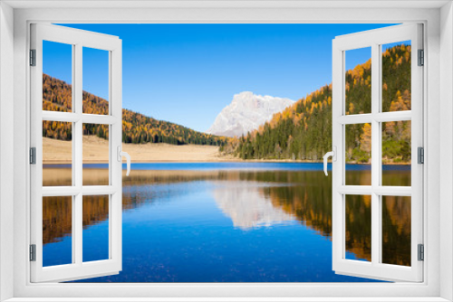 Fototapeta Naklejka Na Ścianę Okno 3D - Reflections on water, autumn panorama from mountain lake