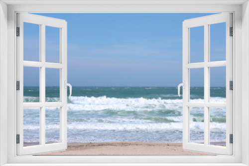 Fototapeta Naklejka Na Ścianę Okno 3D - 春の海岸　押し寄せる波