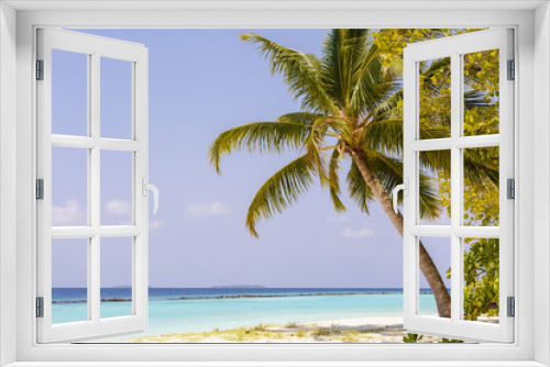 Fototapeta Naklejka Na Ścianę Okno 3D - Beautiful island beach with sandspit at Maldives