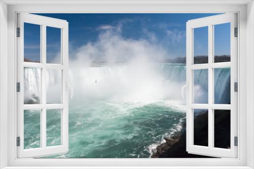 Fototapeta Naklejka Na Ścianę Okno 3D - Misty Horseshoe Falls