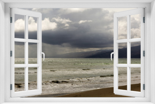 Fototapeta Naklejka Na Ścianę Okno 3D - Pacific ocean during a storm. Beach landscape in the U.S. in bad weather. The ocean and waves during strong winds in United States, Santa Monica.