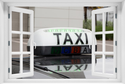 Fototapeta Naklejka Na Ścianę Okno 3D - sign of taxi on the car