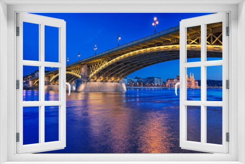 Fototapeta Naklejka Na Ścianę Okno 3D - Margaret Bridge in Budapest
