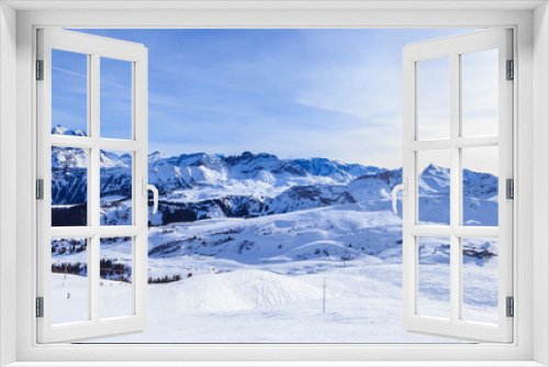 Fototapeta Naklejka Na Ścianę Okno 3D - View of snow covered Courchevel slope in French Alps