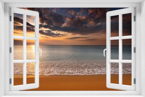 Fototapeta Naklejka Na Ścianę Okno 3D - Brilliant ocean beach sunrise.