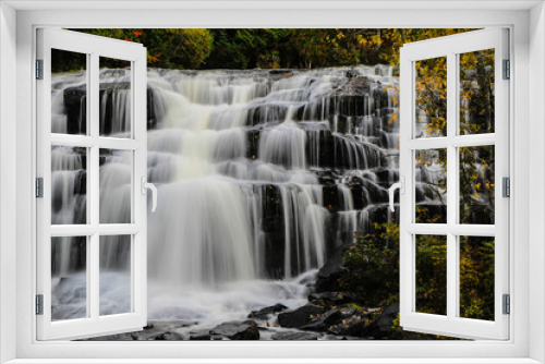 Fototapeta Naklejka Na Ścianę Okno 3D - Michigan's Bond Falls In Autumn. Beautiful Bond Falls in Michigan's Upper Peninsula in the autumn.