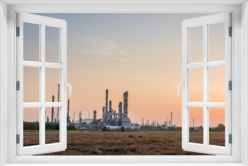 Fototapeta Naklejka Na Ścianę Okno 3D - Oil Refinery factory in morning sunrise