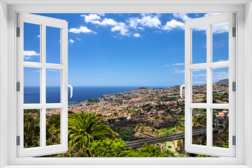 Fototapeta Naklejka Na Ścianę Okno 3D - Madeira island, Portugal. Seafront houses of Funchal.