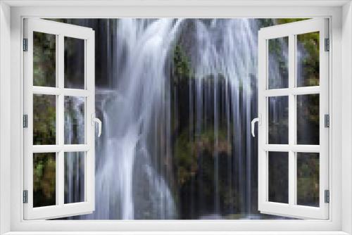 Fototapeta Naklejka Na Ścianę Okno 3D - Cascade des tufs de Baume-les-messieurs