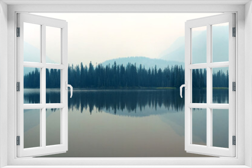 Fototapeta Naklejka Na Ścianę Okno 3D - Foggy mountain lake