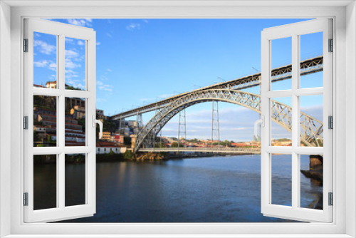 Fototapeta Naklejka Na Ścianę Okno 3D - The Dom Luis I bridge at sunrise, Porto, Portugal 
